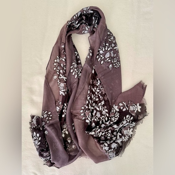 Vera Bradley Accessories - Vera Bradley Floral Scarf in Brown and White with fringe